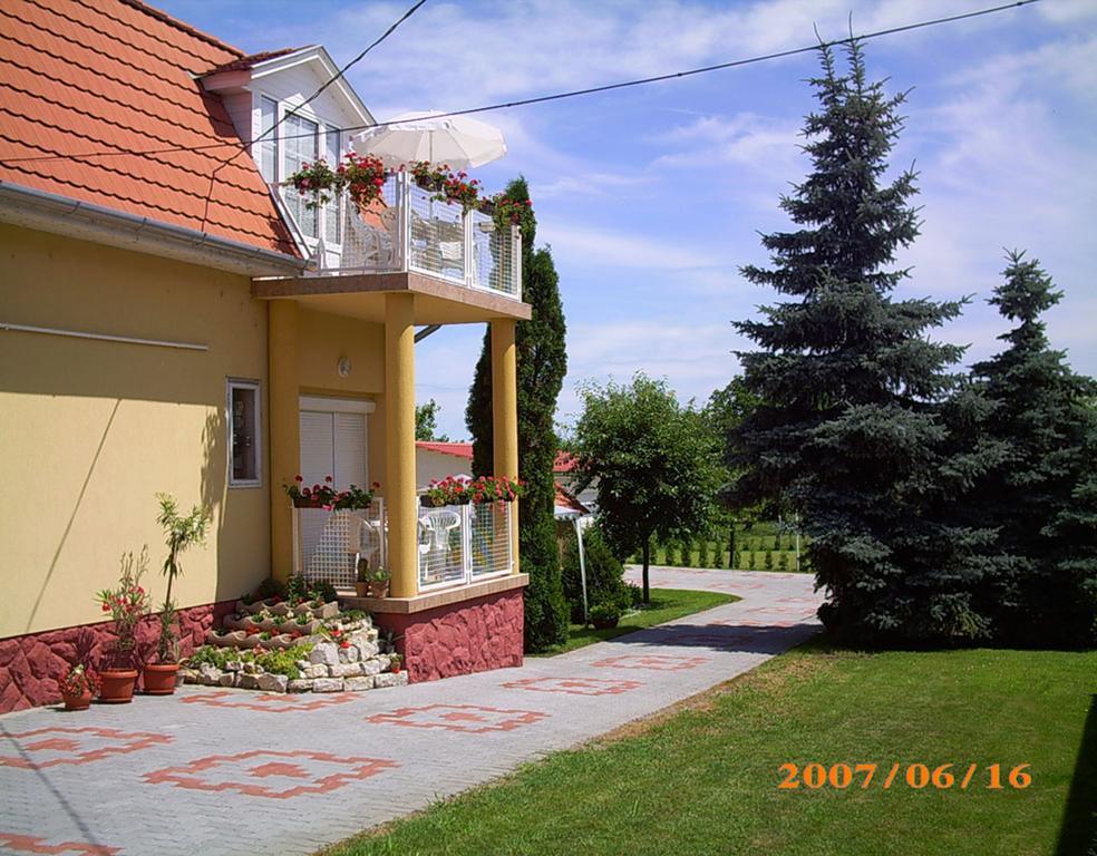 Aniko Apartmanhaz Balatonföldvár Exterior foto