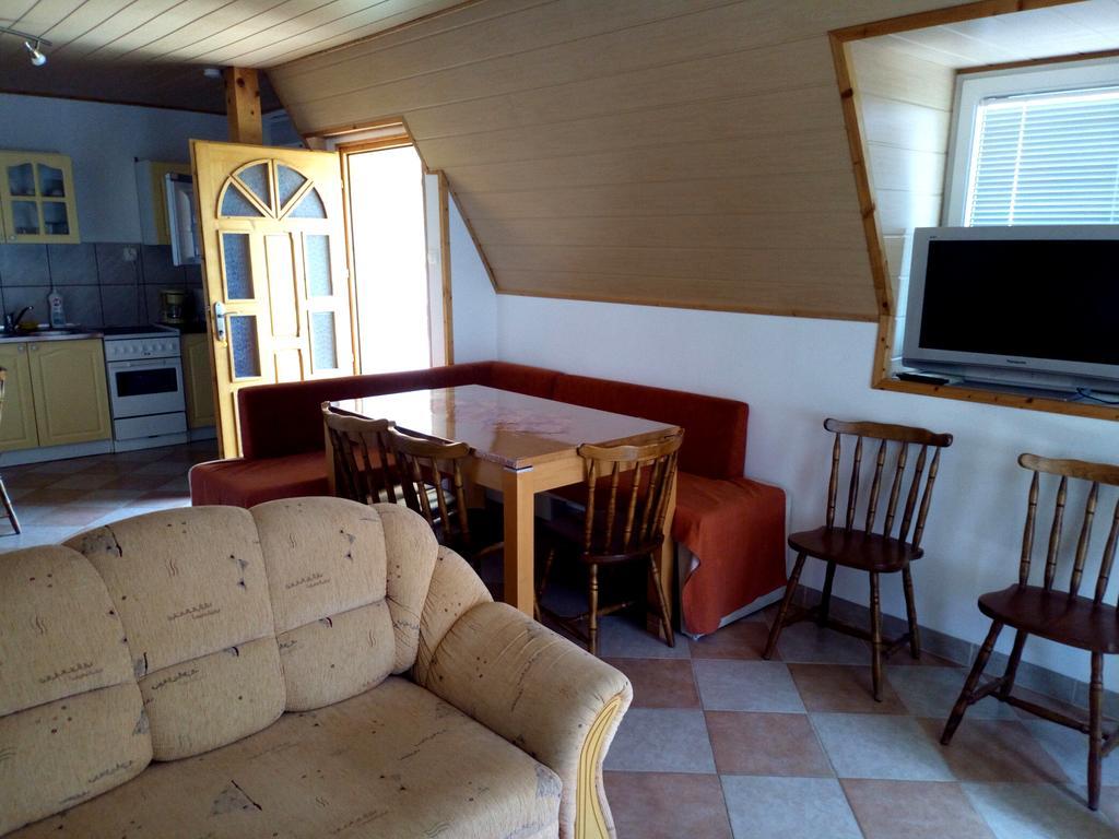 Aniko Apartmanhaz Balatonföldvár Exterior foto